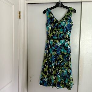 David Meister dress with matching belt; pockets. Cotton/spandex; acetate lining